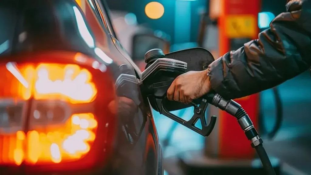 Akaryakıta salı indirimi! Bu gece yarısından itibaren geçerli olacak