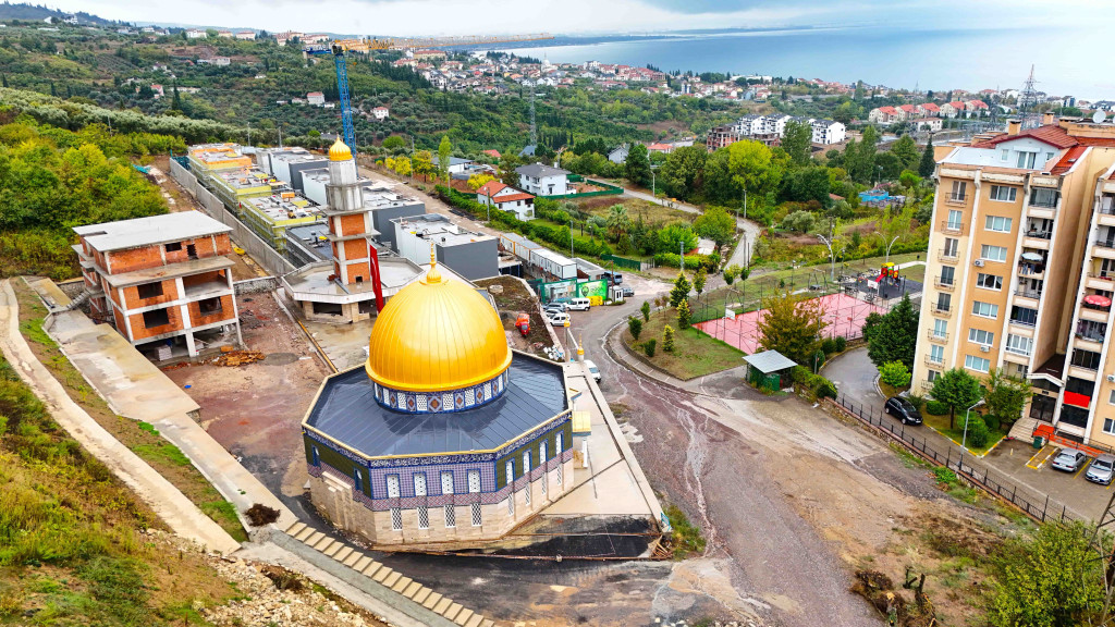 Karamürsel’de Aksa Camii için malzeme desteği