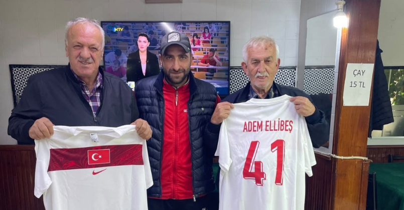Efsane ismi duygulandıran hediye