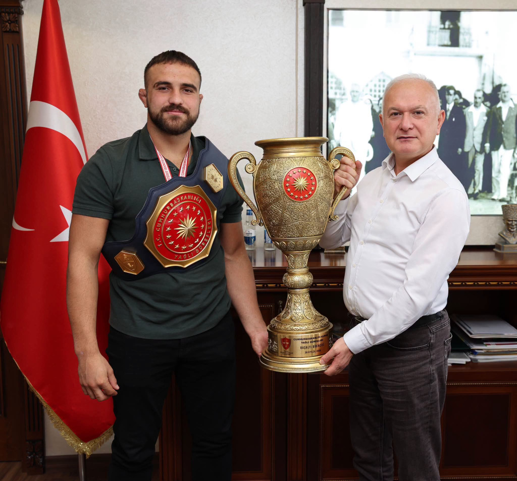 Ahmet Çalık, şampiyon başpehlivanı konuk etti