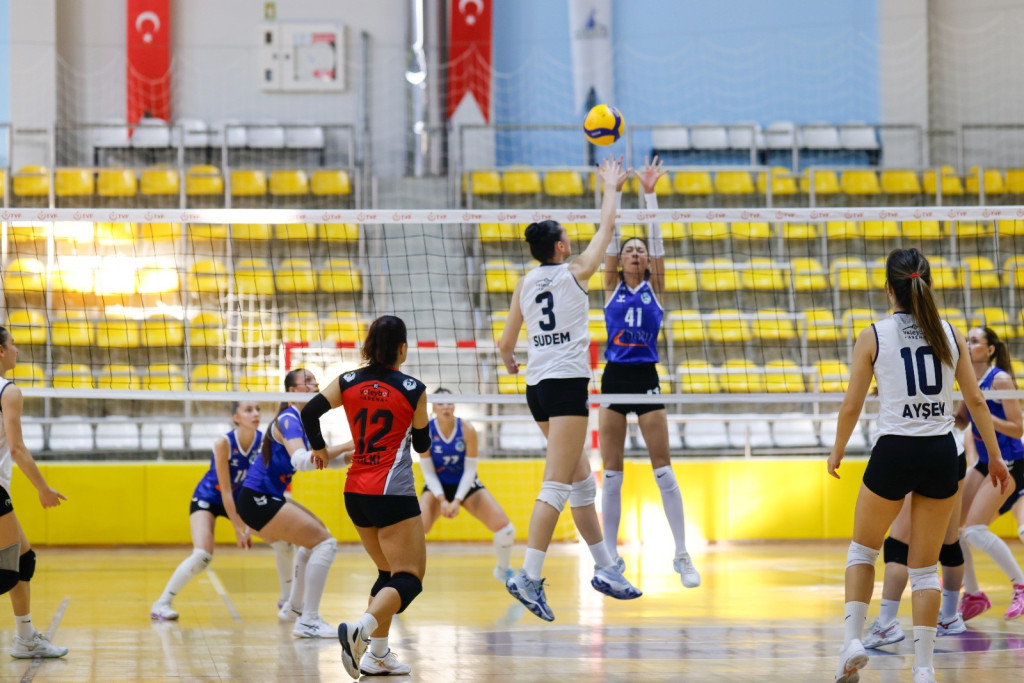 Siyah Kuğular Voleybol Karabük’ten galip dönüyor