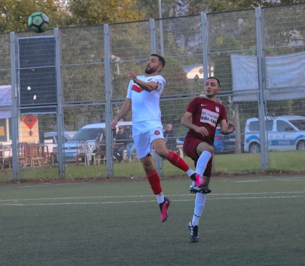Ayağının tozuyla maça çıktı, 3 gol attı