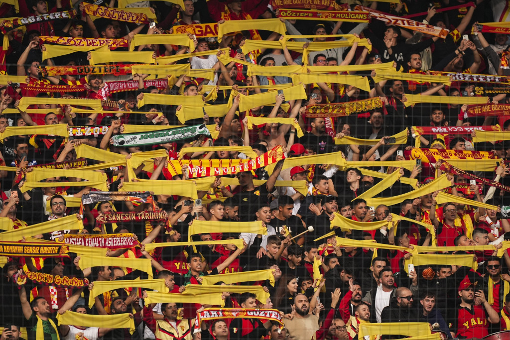 Göztepe taraftarları biletleri tüketti