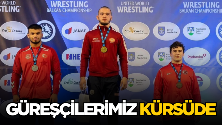 Güreşçilerimiz kürsüde