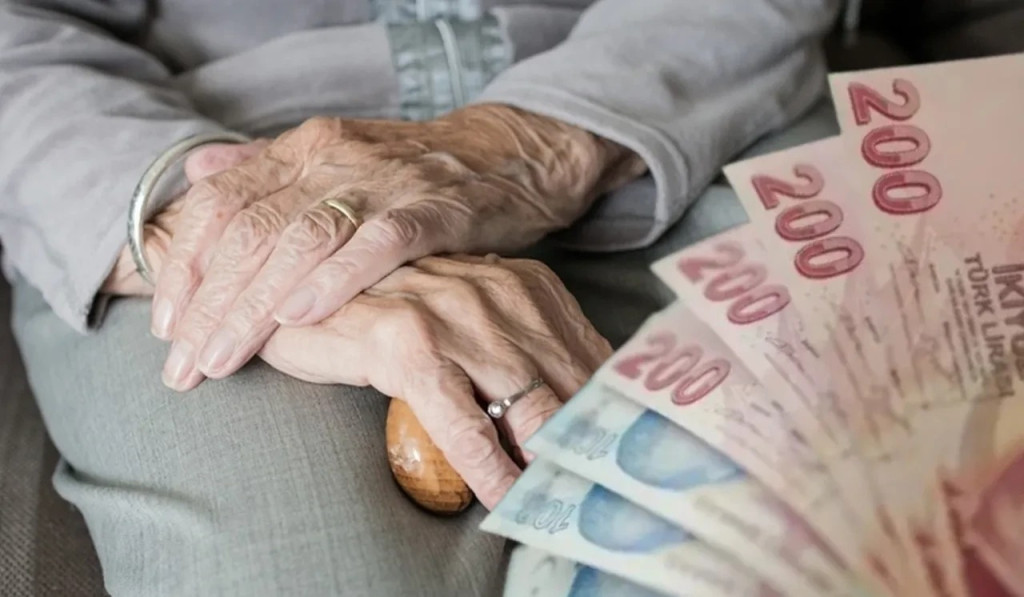 En düşük emekli maaşı 50 bin TL olacak dedi!