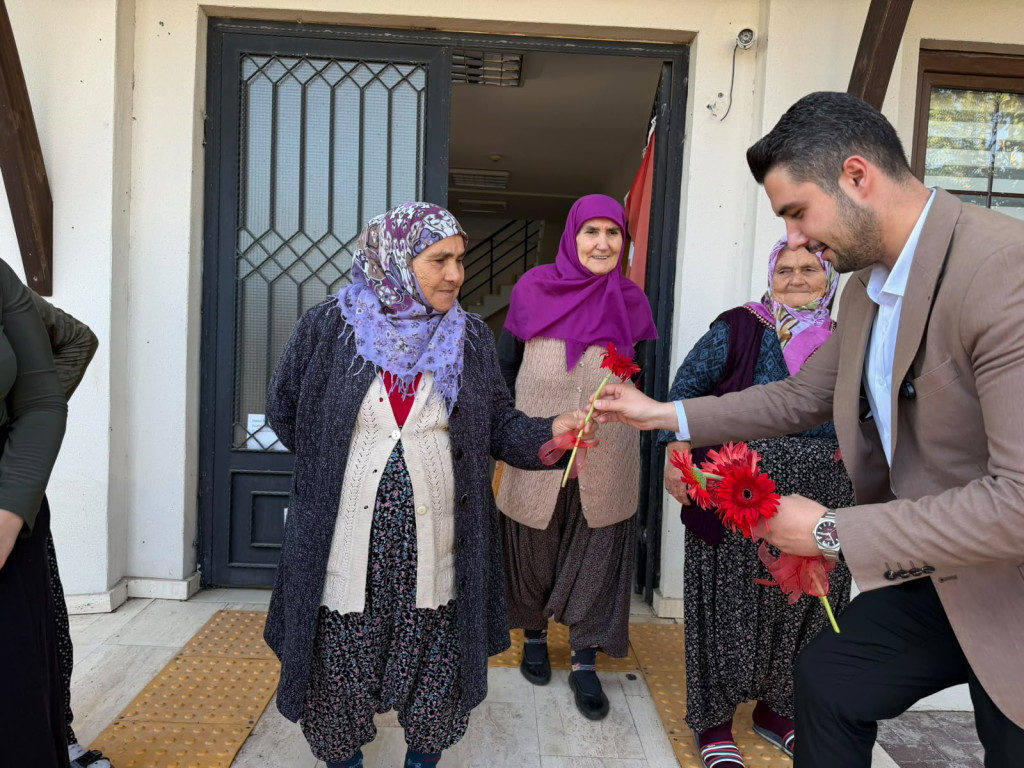AK Gençlikten kadın çiftçilere anlamlı ziyaret