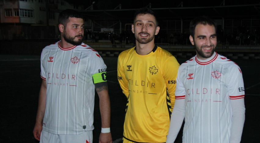 Ulaşlıspor yarışı bırakmıyor