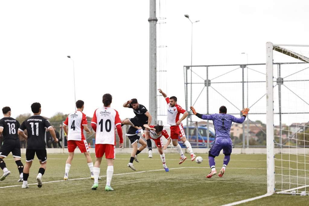Eşmespor, Suadiyespor’ueski futbolcusu ile vurdu
