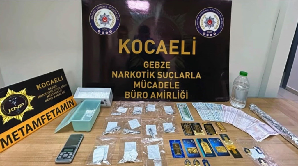 Kocaeli'de otomobilin kaputundan uyuşturucu çıktı!