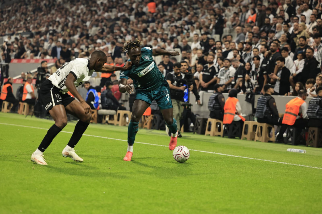 Beşiktaş – Kocaelispor maçının ilk yarısında 3 gol var!