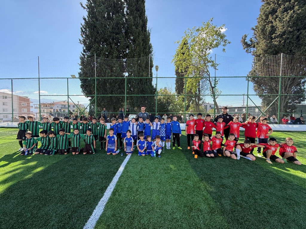 Minik futbolcular şov yaptı