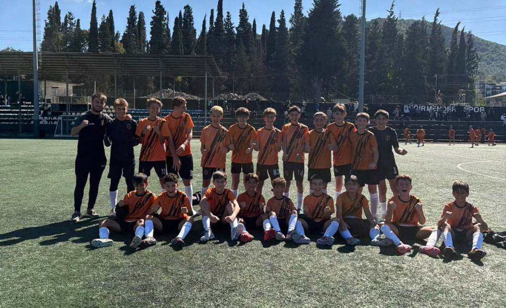 Gölcük Karadeniz U-14 plakayı yazdı! 