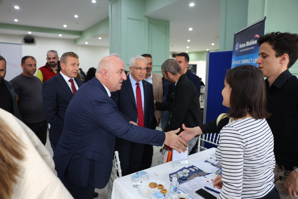 Darıca’da 54 firma iş arayanlarla buluştu
