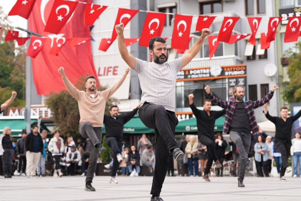 İzmit'te 41 kişi zeybek oynadı!