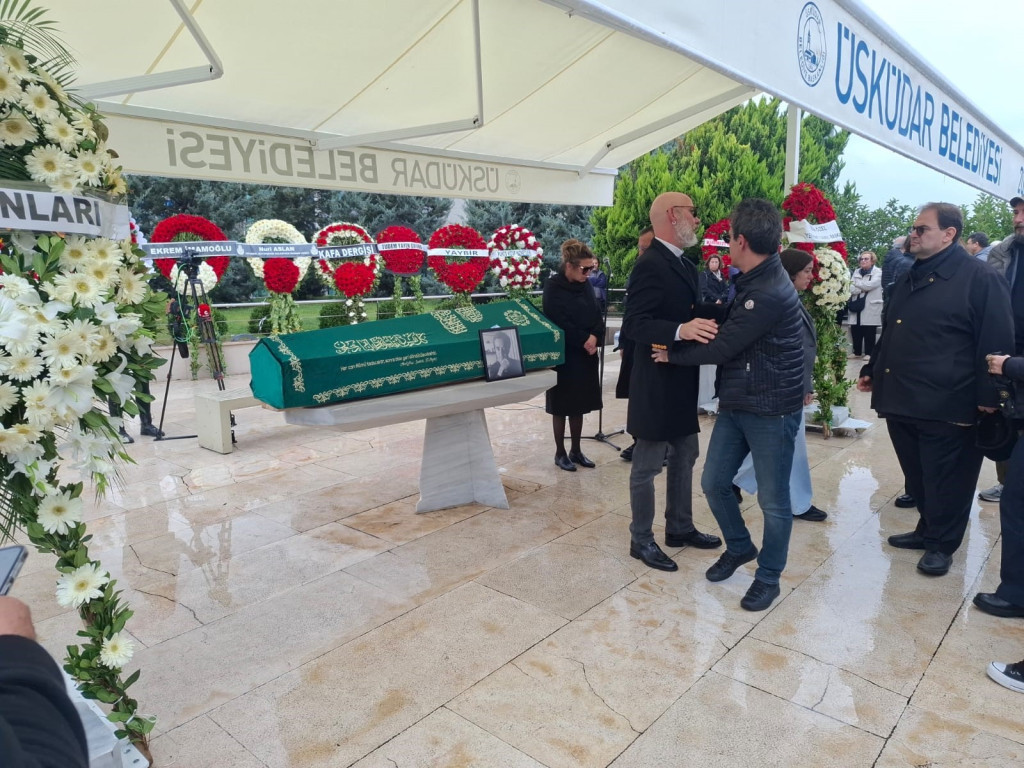 Çocukluğu İzmit’te geçen yazar, toprağa verildi!